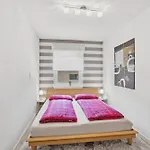 Bat Solutions Altstadt - Alles Was Ein Nicht Bietet - 3 45 Bis 75 Qm Fuer Bis Zu 12 Personen - Direkt Unter Der Burg - 2 Min Zur Altstadt - Weinbergblick, Heimkino Und E-ladesaeulen 公寓