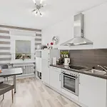 公寓 Bat Solutions Altstadt - Alles Was Ein Nicht Bietet - 3 45 Bis 75 Qm Fuer Bis Zu 12 Personen - Direkt Unter Der Burg - 2 Min Zur Altstadt - Weinbergblick, Heimkino Und E-ladesaeulen 萨尔堡