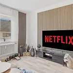 Bat Solutions Altstadt - Alles Was Ein Nicht Bietet - 3 45 Bis 75 Qm Fuer Bis Zu 12 Personen - Direkt Unter Der Burg - 2 Min Zur Altstadt - Weinbergblick, Heimkino Und E-ladesaeulen *