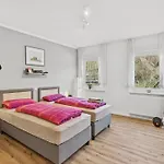Bat Solutions Altstadt - Alles Was Ein Nicht Bietet - 3 45 Bis 75 Qm Fuer Bis Zu 12 Personen - Direkt Unter Der Burg - 2 Min Zur Altstadt - Weinbergblick, Heimkino Und E-ladesaeulen 萨尔堡