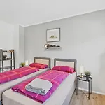 公寓 Bat Solutions Altstadt - Alles Was Ein Nicht Bietet - 3 45 Bis 75 Qm Fuer Bis Zu 12 Personen - Direkt Unter Der Burg - 2 Min Zur Altstadt - Weinbergblick, Heimkino Und E-ladesaeulen 萨尔堡