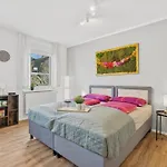 公寓 Bat Solutions Altstadt - Alles Was Ein Nicht Bietet - 3 45 Bis 75 Qm Fuer Bis Zu 12 Personen - Direkt Unter Der Burg - 2 Min Zur Altstadt - Weinbergblick, Heimkino Und E-ladesaeulen 萨尔堡