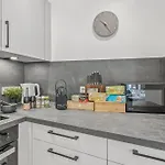 Bat Solutions Altstadt - Alles Was Ein Nicht Bietet - 3 45 Bis 75 Qm Fuer Bis Zu 12 Personen - Direkt Unter Der Burg - 2 Min Zur Altstadt - Weinbergblick, Heimkino Und E-ladesaeulen 公寓 萨尔堡