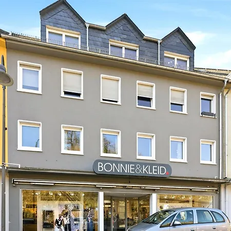 Bat Home Solutions Saarburg Altstadt - Alles Was Ein Hotel Nicht Bietet - 3 Apartments 45 Bis 75 Qm Fuer Bis Zu 12 Personen - Direkt Unter Der Burg - 2 Min Zur Altstadt - Weinbergblick Und Heimkino Daire *