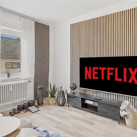 Bat Home Solutions Saarburg Altstadt - Alles Was Ein Hotel Nicht Bietet - 3 Apartments 45 Bis 75 Qm Fuer Bis Zu 12 Personen - Direkt Unter Der Burg - 2 Min Zur Altstadt - Weinbergblick Und Heimkino *