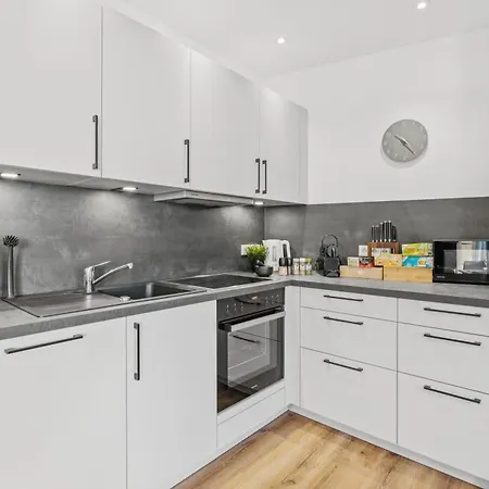 Bat Home Solutions Saarburg Altstadt - Alles Was Ein Hotel Nicht Bietet - 3 Apartments 45 Bis 75 Qm Fuer Bis Zu 12 Personen - Direkt Unter Der Burg - 2 Min Zur Altstadt - Weinbergblick Und Heimkino * Saarburg
