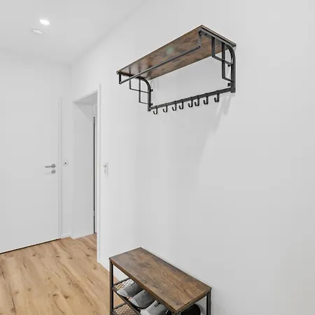 Bat Home Solutions Saarburg Altstadt - Alles Was Ein Hotel Nicht Bietet - 3 Apartments 45 Bis 75 Qm Fuer Bis Zu 12 Personen - Direkt Unter Der Burg - 2 Min Zur Altstadt - Weinbergblick Und Heimkino Daire