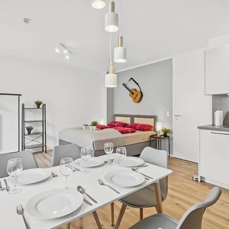 Bat Home Solutions Saarburg Altstadt - Alles Was Ein Hotel Nicht Bietet - 3 Apartments 45 Bis 75 Qm Fuer Bis Zu 12 Personen - Direkt Unter Der Burg - 2 Min Zur Altstadt - Weinbergblick Und Heimkino * Saarburg