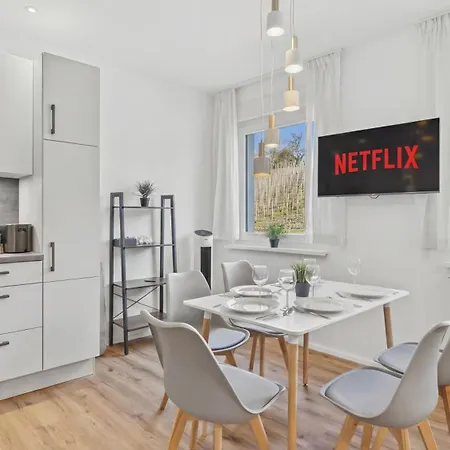 Bat Home Solutions Saarburg Altstadt - Alles Was Ein Hotel Nicht Bietet - 3 Apartments 45 Bis 75 Qm Fuer Bis Zu 12 Personen - Direkt Unter Der Burg - 2 Min Zur Altstadt - Weinbergblick Und Heimkino * Saarburg