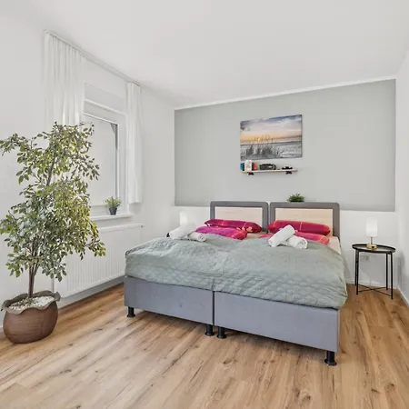 Daire Bat Home Solutions Saarburg Altstadt - Alles Was Ein Hotel Nicht Bietet - 3 Apartments 45 Bis 75 Qm Fuer Bis Zu 12 Personen - Direkt Unter Der Burg - 2 Min Zur Altstadt - Weinbergblick Und Heimkino
