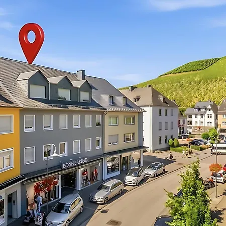 Daire Bat Home Solutions Saarburg Altstadt - Alles Was Ein Hotel Nicht Bietet - 3 Apartments 45 Bis 75 Qm Fuer Bis Zu 12 Personen - Direkt Unter Der Burg - 2 Min Zur Altstadt - Weinbergblick Und Heimkino Saarburg