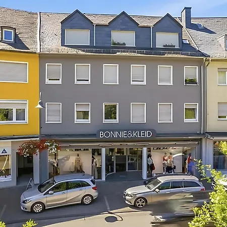 Bat Home Solutions Saarburg Altstadt - Alles Was Ein Hotel Nicht Bietet - 3 Apartments 45 Bis 75 Qm Fuer Bis Zu 12 Personen - Direkt Unter Der Burg - 2 Min Zur Altstadt - Weinbergblick Und Heimkino Daire