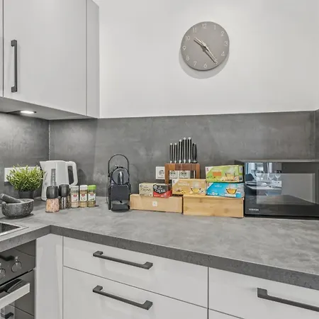 Bat Home Solutions Saarburg Altstadt - Alles Was Ein Hotel Nicht Bietet - 3 Apartments 45 Bis 75 Qm Fuer Bis Zu 12 Personen - Direkt Unter Der Burg - 2 Min Zur Altstadt - Weinbergblick Und Heimkino Daire Saarburg