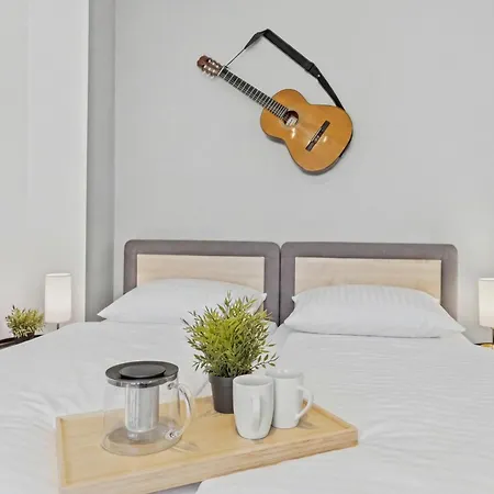 Bat Home Solutions Saarburg Altstadt - Alles Was Ein Hotel Nicht Bietet - 3 Apartments 45 Bis 75 Qm Fuer Bis Zu 12 Personen - Direkt Unter Der Burg - 2 Min Zur Altstadt - Weinbergblick Und Heimkino * Saarburg