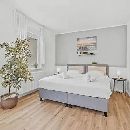Bat Home Solutions Saarburg Altstadt - Alles Was Ein Hotel Nicht Bietet - 3 Apartments 45 Bis 75 Qm Fuer Bis Zu 12 Personen - Direkt Unter Der Burg - 2 Min Zur Altstadt - Weinbergblick Und Heimkino Saarburg
