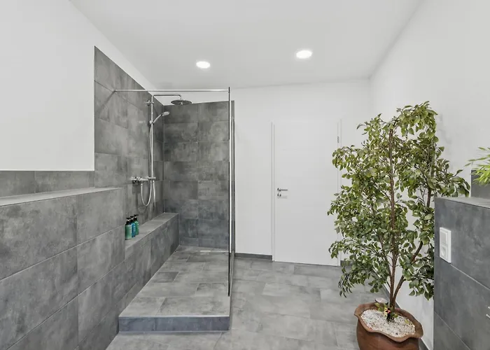 Bat Solutions Altstadt - Alles Was Ein Nicht Bietet - 3 45 Bis 75 Qm Fuer Bis Zu 12 Personen - Direkt Unter Der Burg - 2 Min Zur Altstadt - Weinbergblick, Heimkino Und E-ladesaeulen * 사르부르크