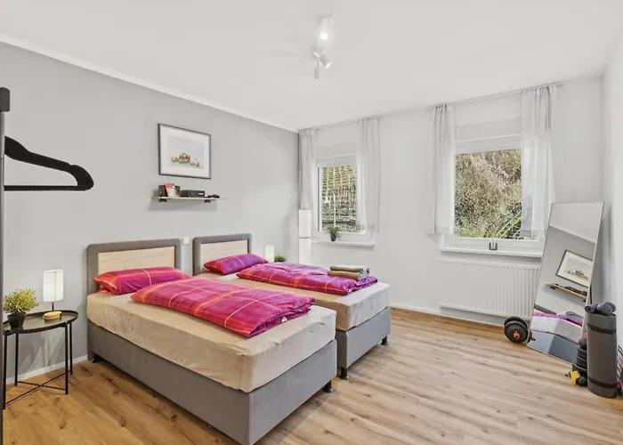Bat Solutions Altstadt - Alles Was Ein Nicht Bietet - 3 45 Bis 75 Qm Fuer Bis Zu 12 Personen - Direkt Unter Der Burg - 2 Min Zur Altstadt - Weinbergblick, Heimkino Und E-ladesaeulen 사르부르크