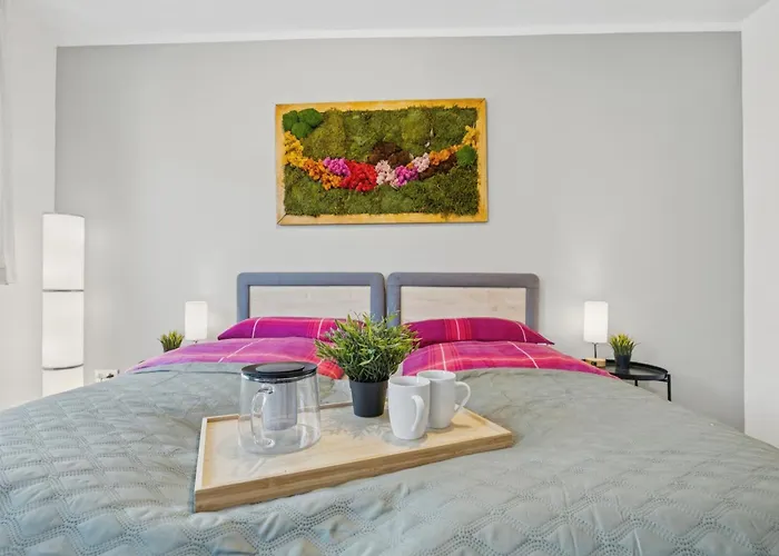 Bat Solutions Altstadt - Alles Was Ein Nicht Bietet - 3 45 Bis 75 Qm Fuer Bis Zu 12 Personen - Direkt Unter Der Burg - 2 Min Zur Altstadt - Weinbergblick, Heimkino Und E-ladesaeulen * 사르부르크