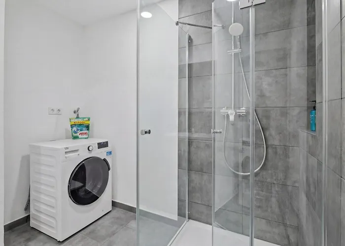 아파트 Bat Solutions Altstadt - Alles Was Ein Nicht Bietet - 3 45 Bis 75 Qm Fuer Bis Zu 12 Personen - Direkt Unter Der Burg - 2 Min Zur Altstadt - Weinbergblick, Heimkino Und E-ladesaeulen