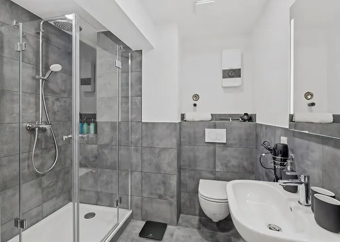 Bat Solutions Altstadt - Alles Was Ein Nicht Bietet - 3 45 Bis 75 Qm Fuer Bis Zu 12 Personen - Direkt Unter Der Burg - 2 Min Zur Altstadt - Weinbergblick, Heimkino Und E-ladesaeulen 아파트 *