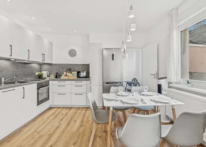 아파트 Bat Solutions Altstadt - Alles Was Ein Nicht Bietet - 3 45 Bis 75 Qm Fuer Bis Zu 12 Personen - Direkt Unter Der Burg - 2 Min Zur Altstadt - Weinbergblick, Heimkino Und E-ladesaeulen